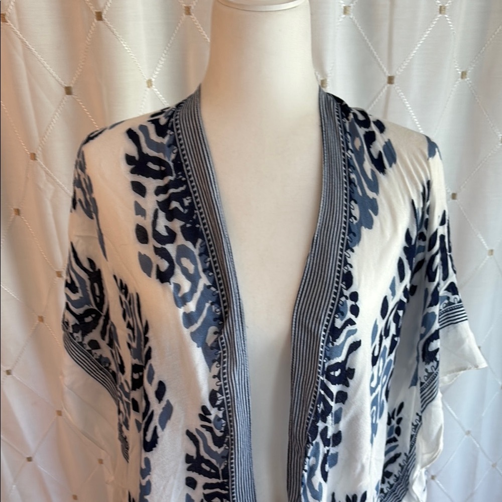 Elegant blue and White Animal Print Kimono